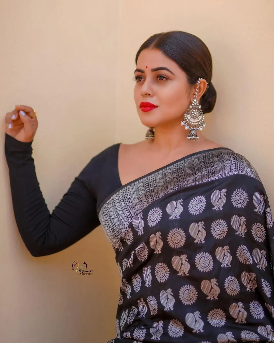 Malayalam Girl Shamna Kasim In Black Saree Blouse